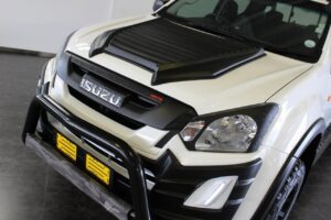 Isuzu Predator