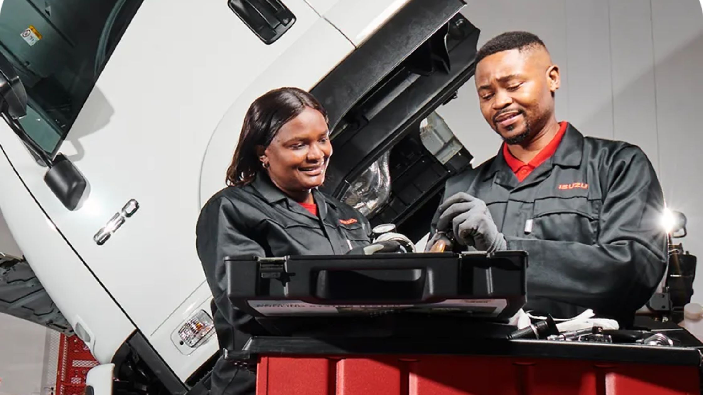 ISUZU SERVICE DEAPRTMET VISUAL IMAGE